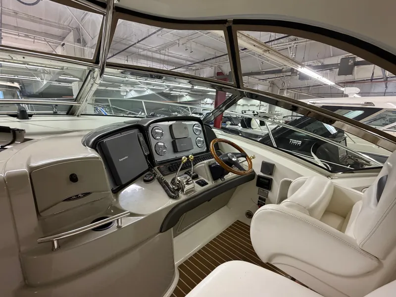 Slide: The Image of Sea Ray 390 Sundancer 2004 - 16