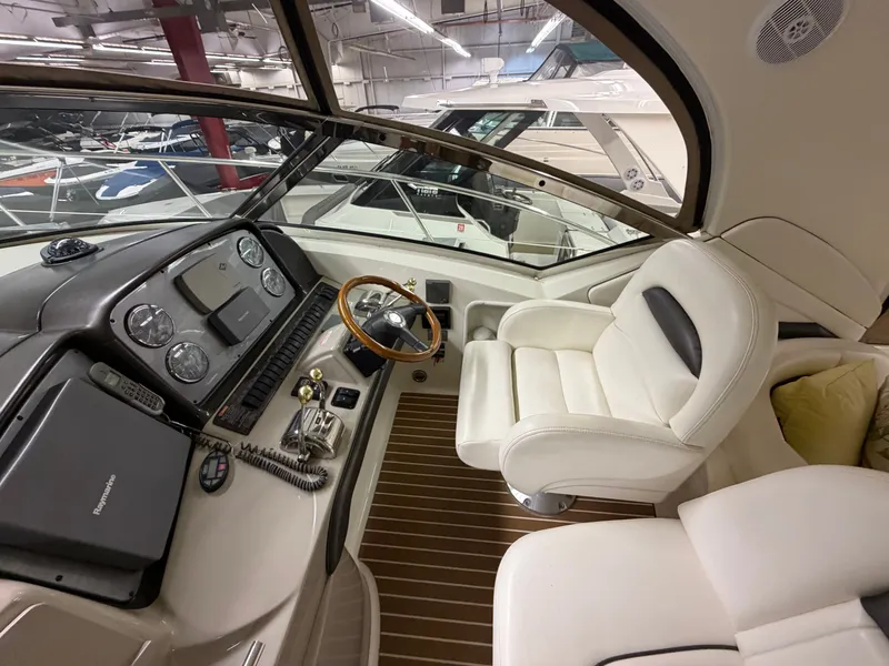 Slide: The Image of Sea Ray 390 Sundancer 2004 - 17