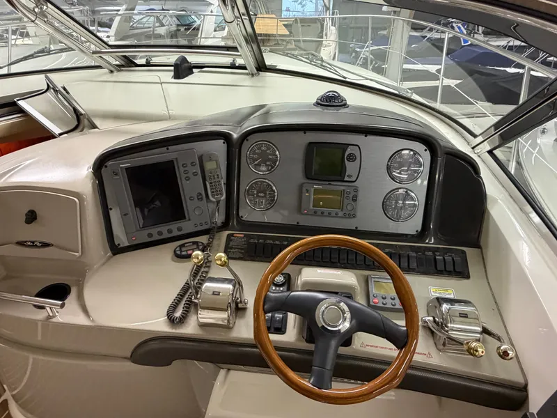 Slide: The Image of Sea Ray 390 Sundancer 2004 - 18