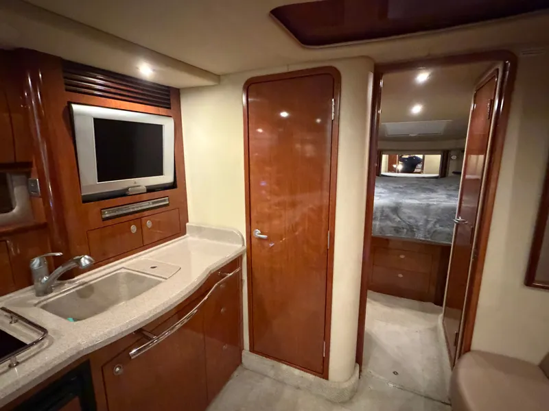 Slide: The Image of Sea Ray 390 Sundancer 2004 - 24