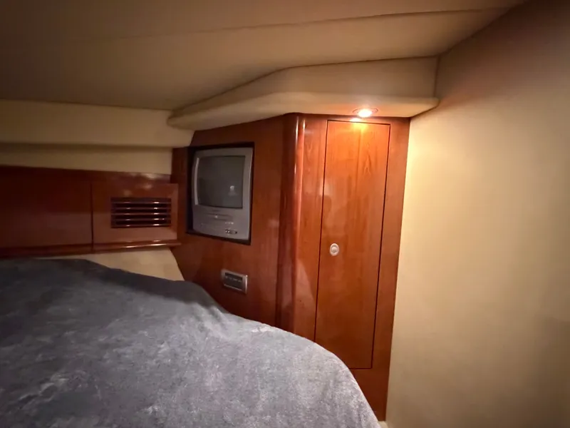 Slide: The Image of Sea Ray 390 Sundancer 2004 - 34