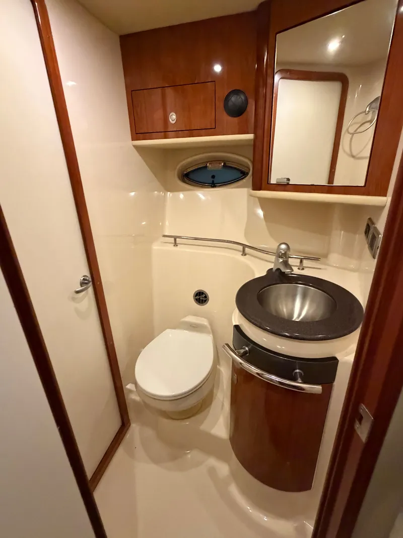 Slide: The Image of Sea Ray 390 Sundancer 2004 - 35