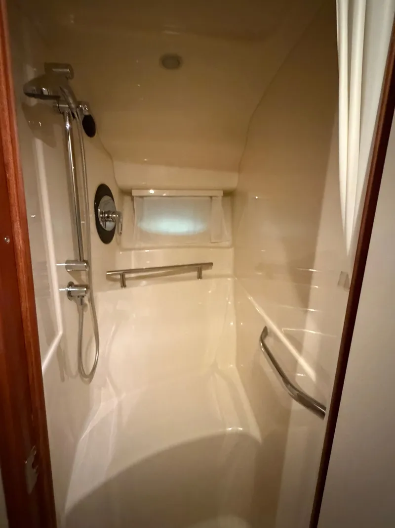 Slide: The Image of Sea Ray 390 Sundancer 2004 - 37