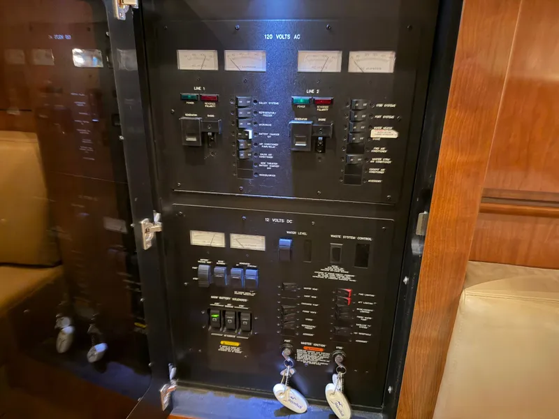 Slide: The Image of Sea Ray 390 Sundancer 2004 - 40