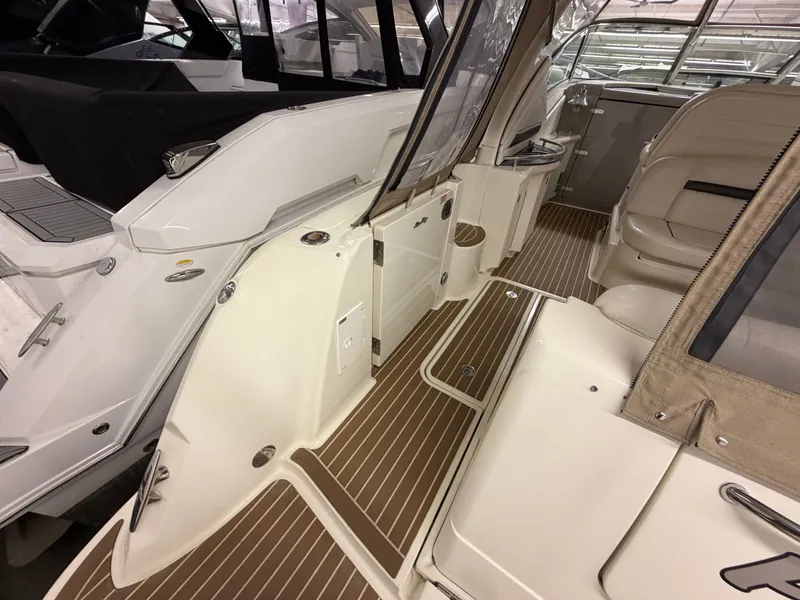 Slide: The Image of Sea Ray 390 Sundancer 2004 - 8