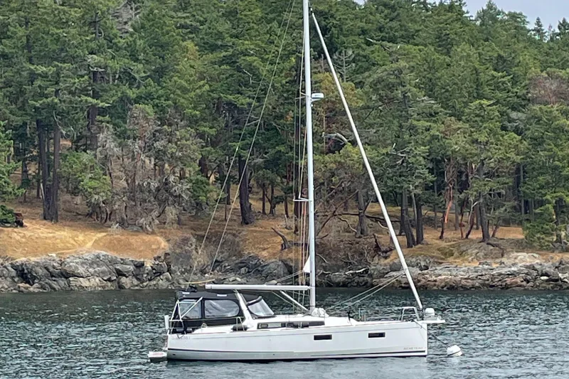Slide: The Image of "Clewless" - 2022 Beneteau Oceanis 38.1 - 15