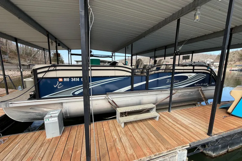 Slide: The Image of 2018 JC 25 Neptoon TT Sport pontoon boat docked under covered marina. - 4