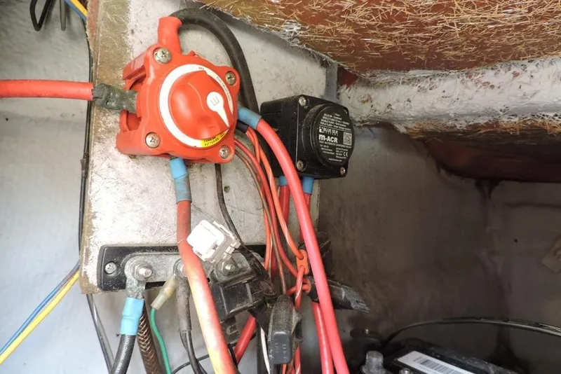 Slide: The Image of Electrical wiring and components inside a 2007 Sea Fox 216 Center Console boat. - 31