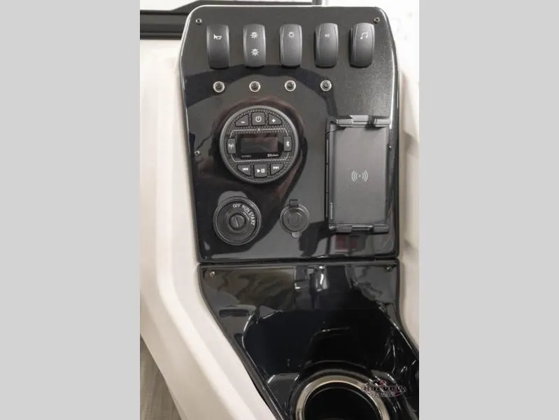 Slide: The Image of Vectra Classic 21L 2026 - 23