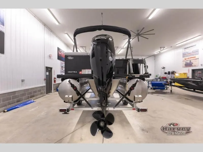 Slide: The Image of Vectra Classic 21L 2026 - 6