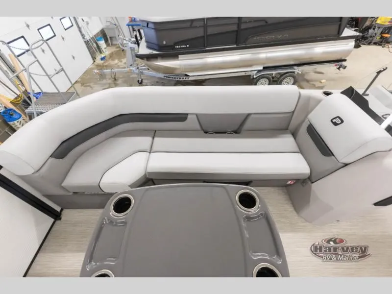 Slide: The Image of Vectra Classic 21L 2026 - 13