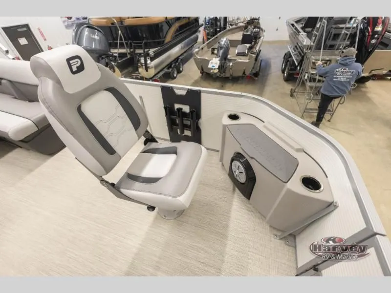 Slide: The Image of Sportfisher 21-4S 2026 - 12