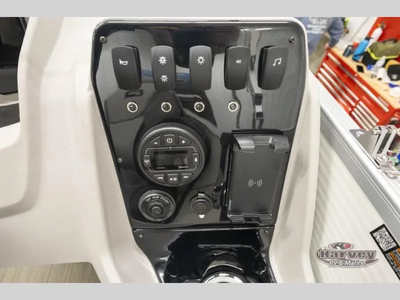 Slide: The Image of Sportfisher 21-4S 2026 - 26