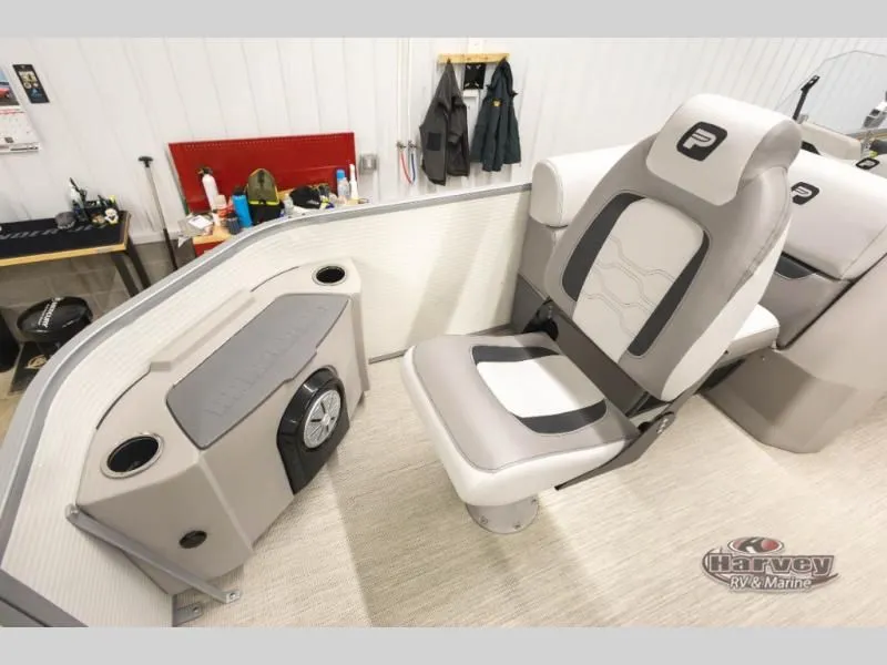 Slide: The Image of Sportfisher 21-4S 2026 - 30