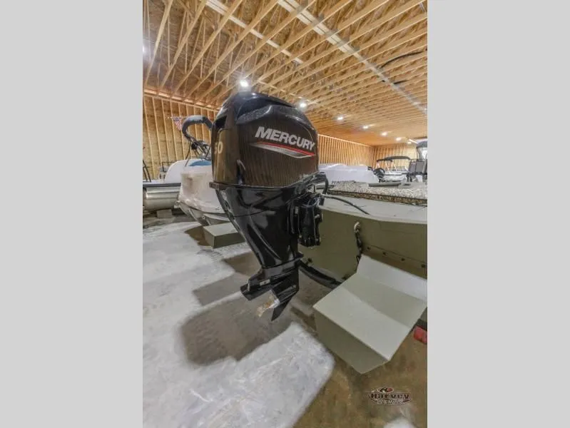 Slide: The Image of Predator 1760 SS 2025 - 6