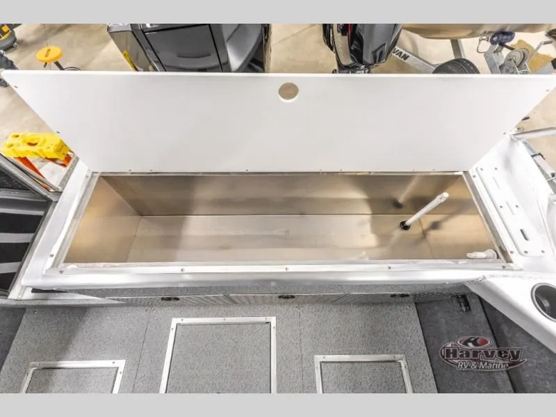 Slide: The Image of Luxor 200 LX 2025 - 10