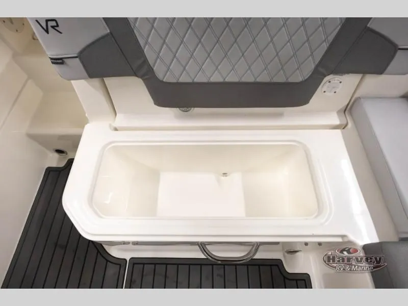 Slide: The Image of Bayliner VR6 2023 - 11