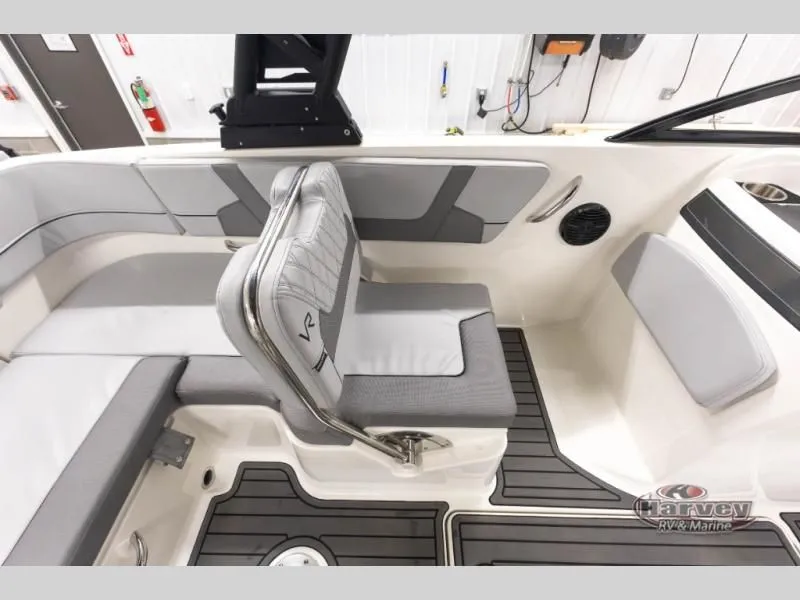 Slide: The Image of Bayliner VR6 2023 - 15