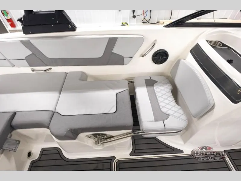 Slide: The Image of Bayliner VR6 2023 - 16