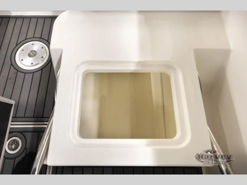 Slide: The Image of Bayliner VR6 2023 - 17