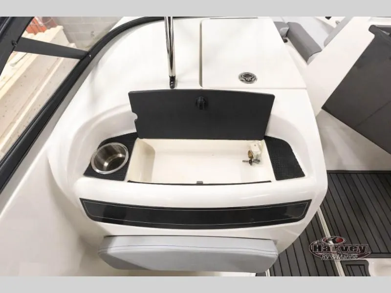 Slide: The Image of Bayliner VR6 2023 - 18