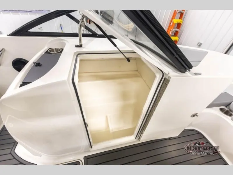 Slide: The Image of Bayliner VR6 2023 - 19