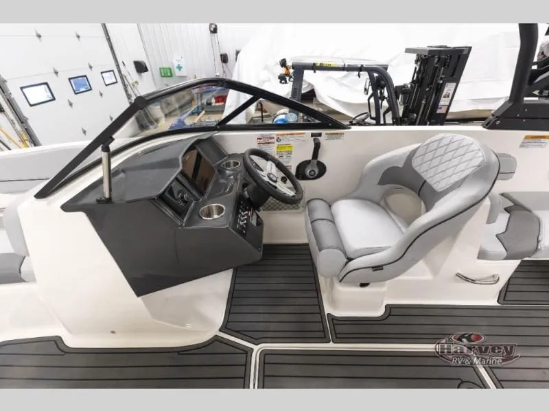 Slide: The Image of Bayliner VR6 2023 - 22