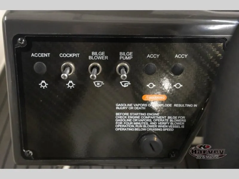 Slide: The Image of Bayliner VR6 2023 - 25