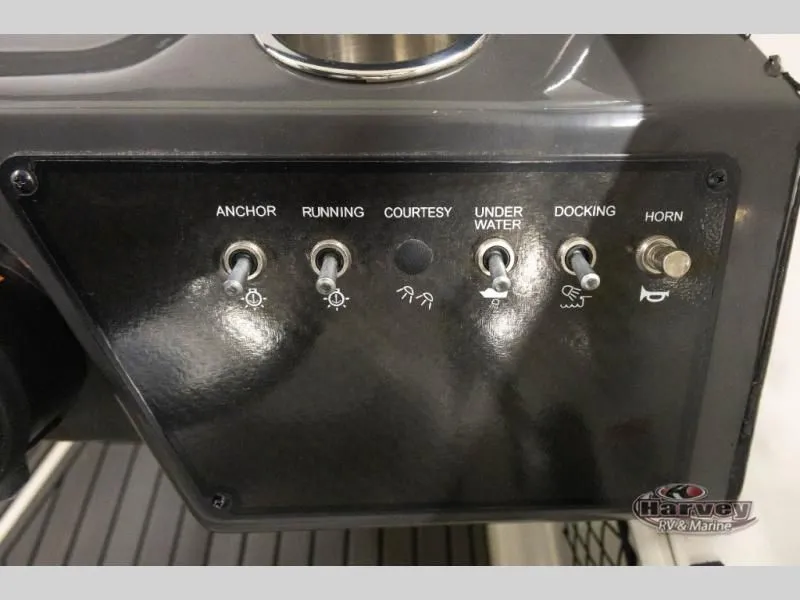 Slide: The Image of Bayliner VR6 2023 - 26