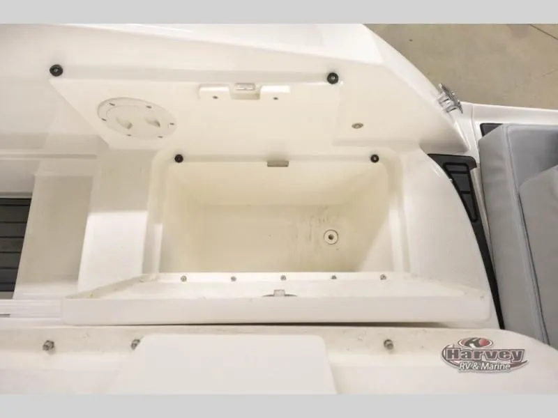 Slide: The Image of Bayliner VR6 2023 - 28