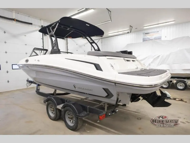 Slide: The Image of Bayliner VR6 2023 - 5