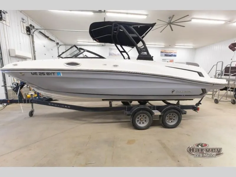 Slide: The Image of Bayliner VR6 2023 - 6