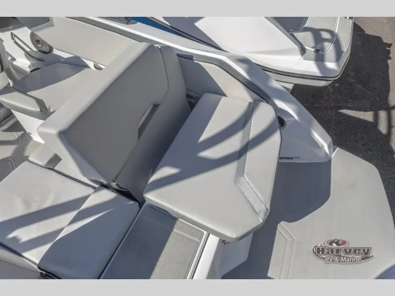 Slide: The Image of Scarab 195 SE 2025 - 6