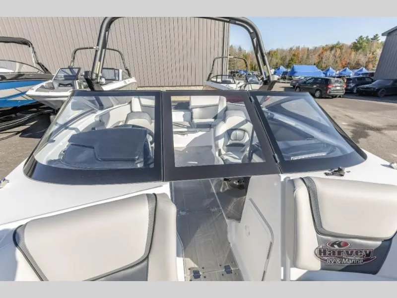 Slide: The Image of Scarab 215 SE 2025 - 10