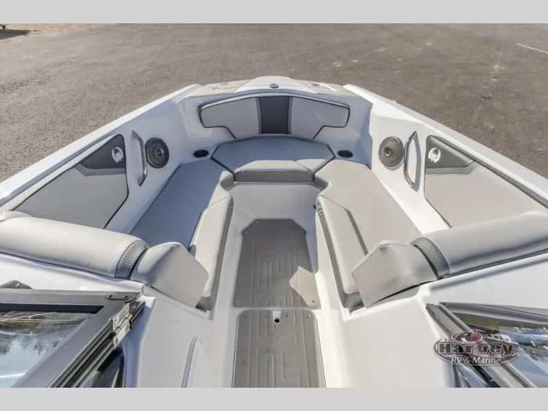 Slide: The Image of Scarab 215 SE 2025 - 11