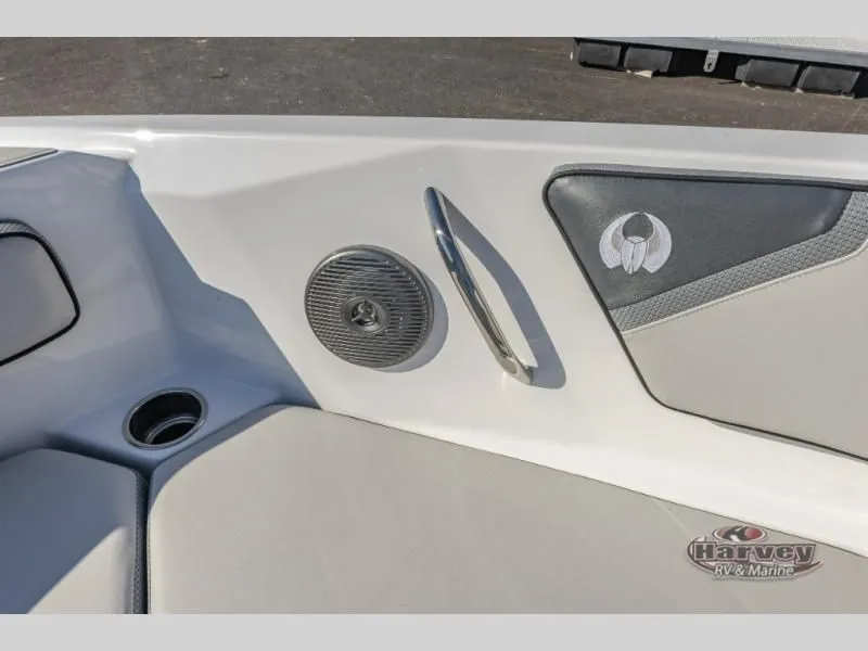 Slide: The Image of Scarab 215 SE 2025 - 12