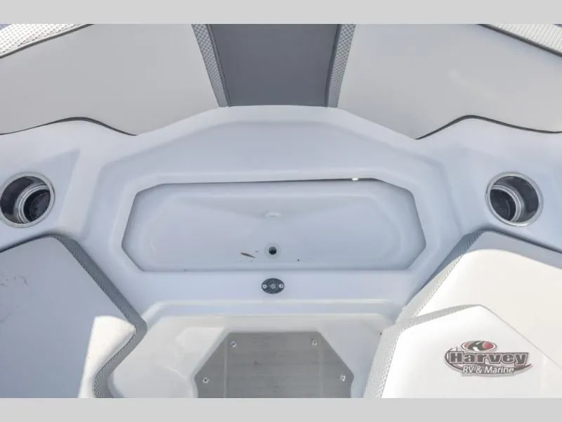 Slide: The Image of Scarab 215 SE 2025 - 15