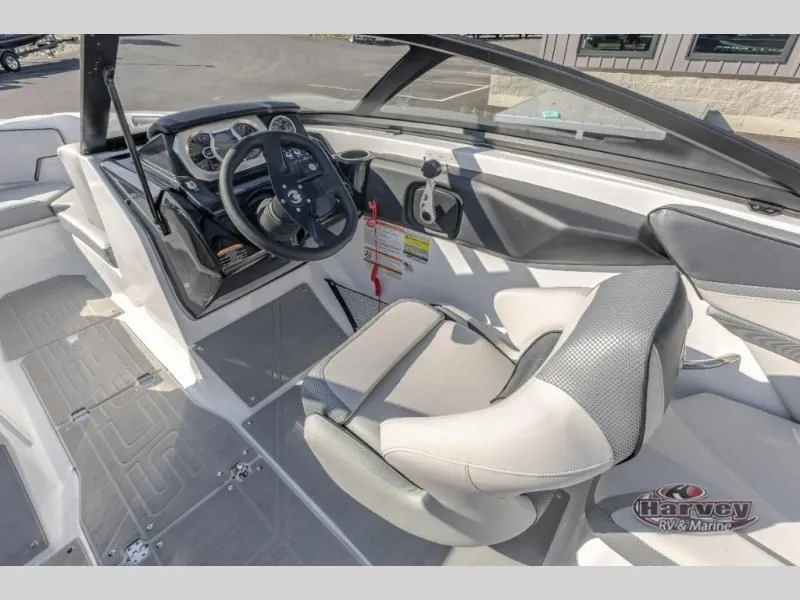 Slide: The Image of Scarab 215 SE 2025 - 16