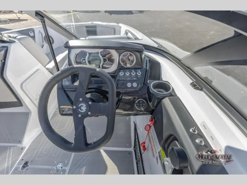 Slide: The Image of Scarab 215 SE 2025 - 17