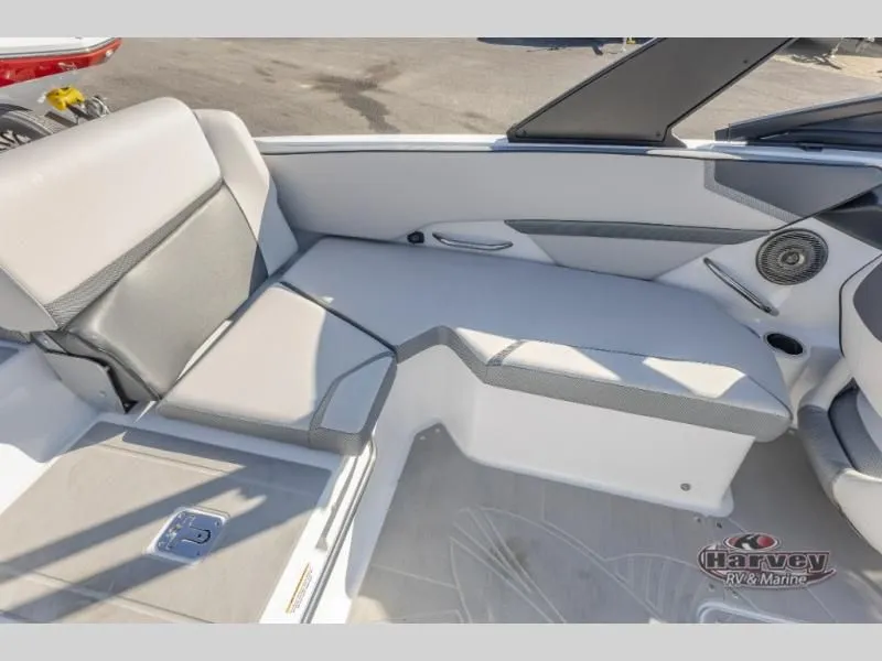 Slide: The Image of Scarab 215 SE 2025 - 25