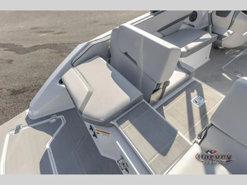 Slide: The Image of Scarab 215 SE 2025 - 29