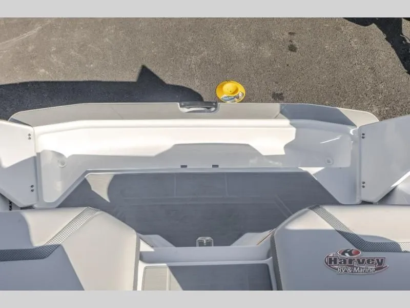 Slide: The Image of Scarab 215 SE 2025 - 31