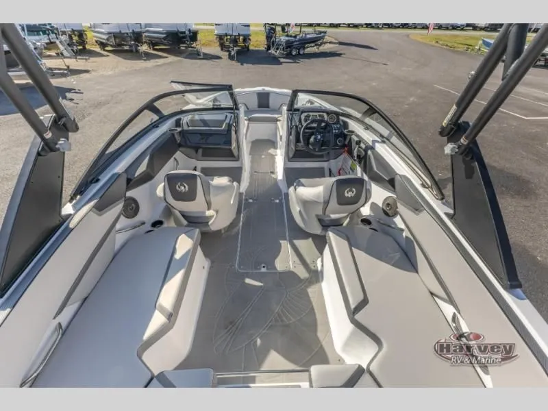 Slide: The Image of Scarab 215 SE 2025 - 8