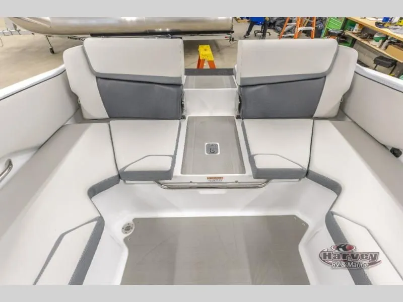 Slide: The Image of Scarab 215 SE 2025 - 10