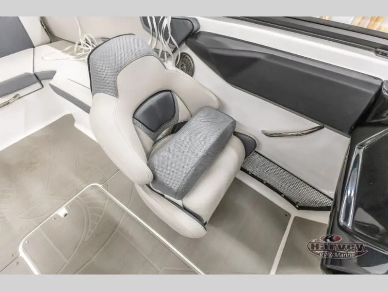 Slide: The Image of Scarab 215 SE 2025 - 13