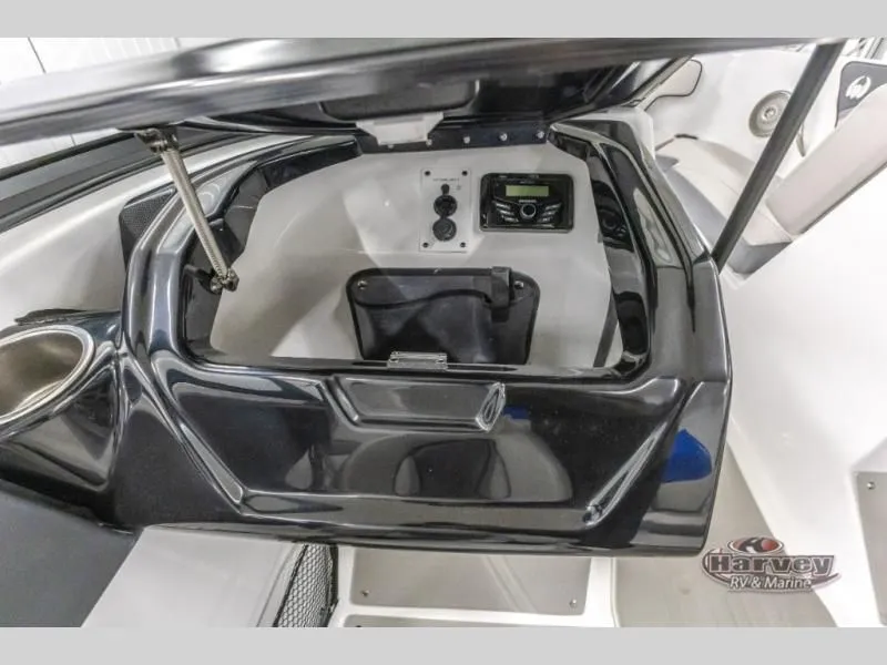 Slide: The Image of Scarab 215 SE 2025 - 14