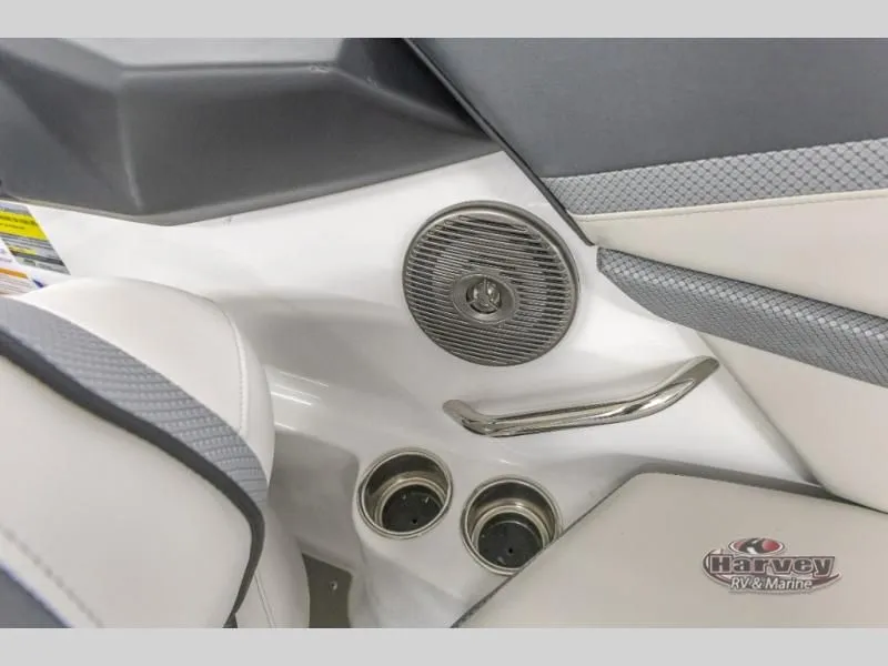 Slide: The Image of Scarab 215 SE 2025 - 20