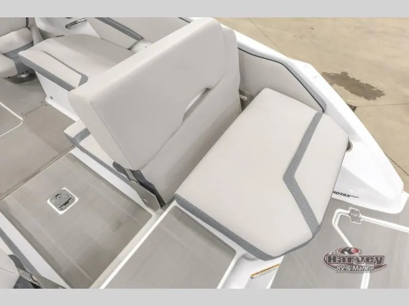 Slide: The Image of Scarab 215 SE 2025 - 28