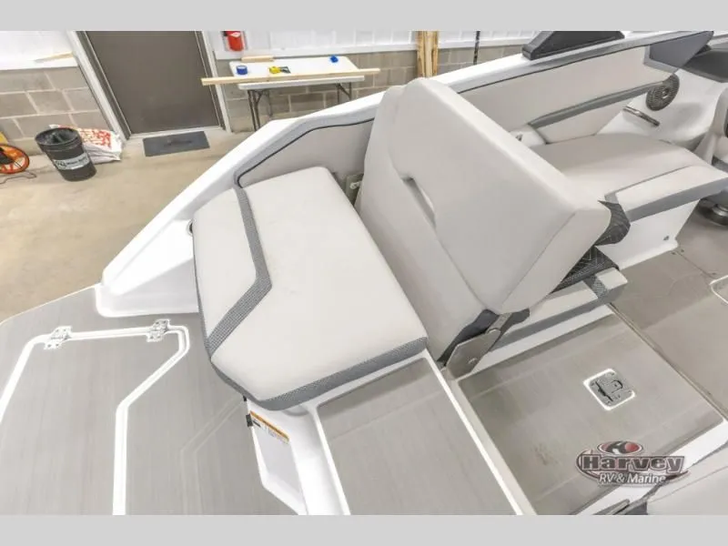 Slide: The Image of Scarab 215 SE 2025 - 29