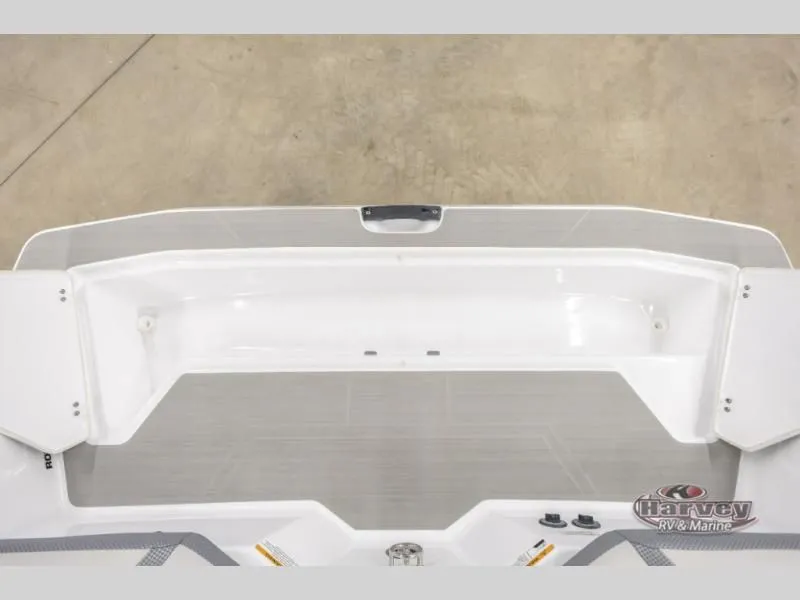 Slide: The Image of Scarab 215 SE 2025 - 30